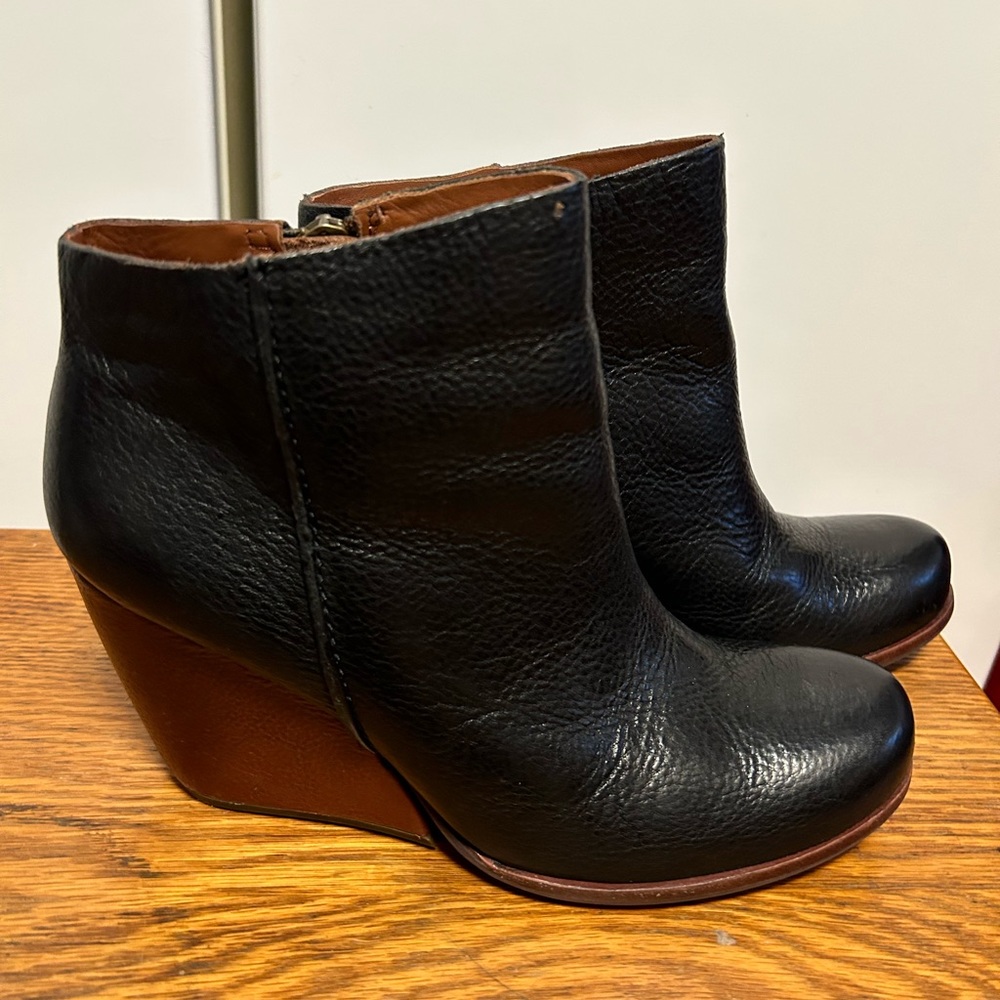Koré-ease short boots black tan leather wedge heel excellent comfortable 7